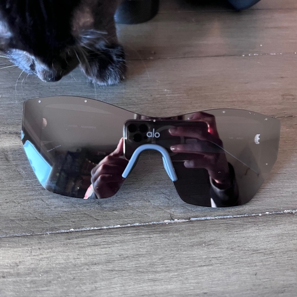 ALO Yoga Accessories - Alo Stunner Sunglasses